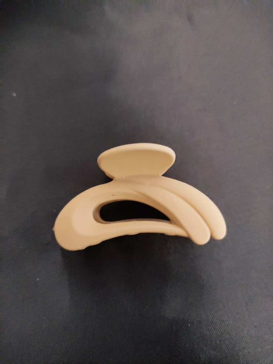 Matte Elegant Loop Hair Clutch