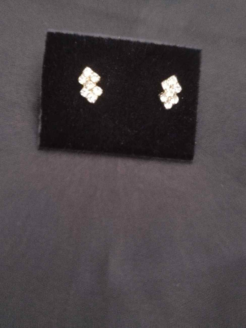 Stone Stud earring